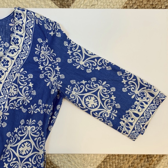 Ann Taylor V-Neck dress. Linen blend. Knee Length. Size 10 Blue and White - Picture 7 of 7